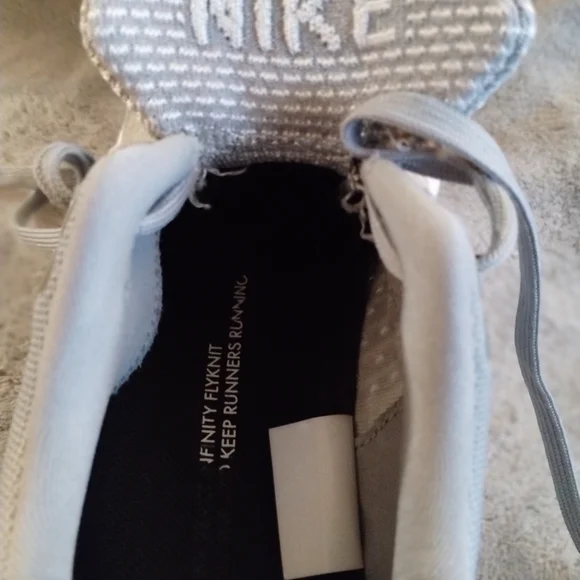 Nike Men's React Infinity Run Flyknit Size 10.5. - Picture 5 of 6